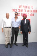 Akshay Kumar at Happy Heart Carnival in S L Raheja Hospital on World Heart Day on 28th Sept 2012 (1).jpg